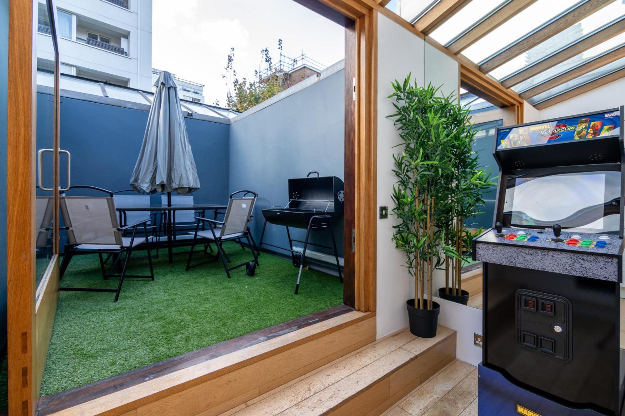 The Deluxe Barbican Duplex Лондон Экстерьер фото